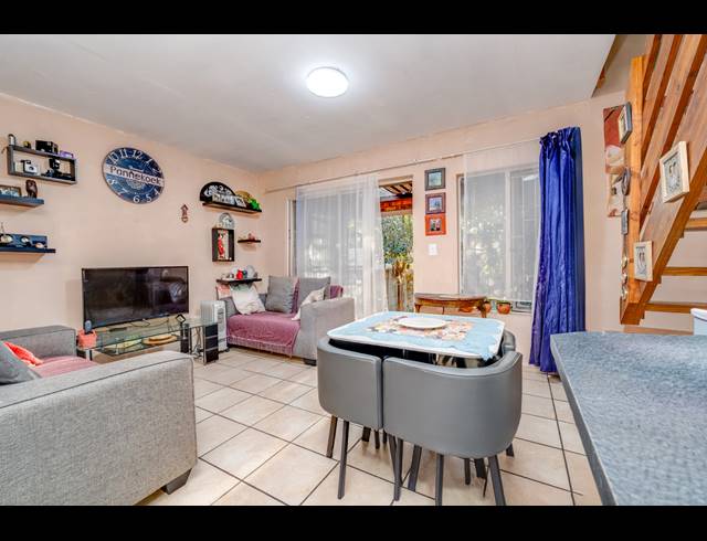 2 BEDROOM TOWNHOUSE FOR SALE IN ALLEN'S NEK